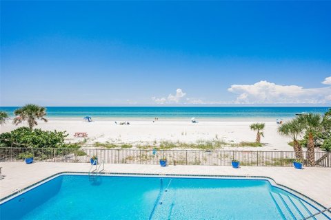 Condo in Indian Shores, Florida, 3 bedrooms  № 1901297 - photo 1