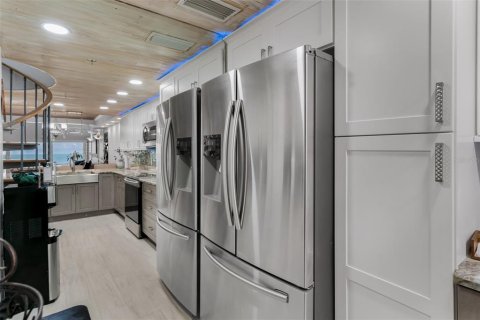 Condo in Indian Shores, Florida, 3 bedrooms  № 1901297 - photo 19