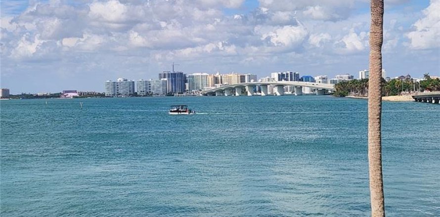 Condominio en Sarasota, Florida, 2 dormitorios № 2152260
