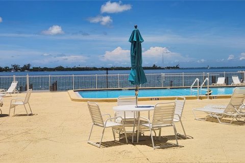 Condominio en venta en Sarasota, Florida, 2 dormitorios, 81.94 m2 № 2152260 - foto 24