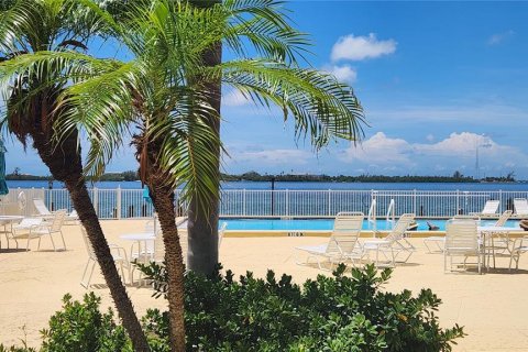 Condominio en venta en Sarasota, Florida, 2 dormitorios, 81.94 m2 № 2152260 - foto 23