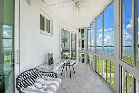 Condominio en venta en Sarasota, Florida, 2 dormitorios, 81.94 m2 № 2152260 - foto 12