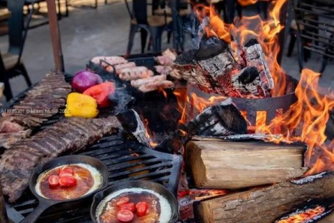 Immobilier commercial à vendre à Hallandale Beach, Floride № 1958817 - photo 1