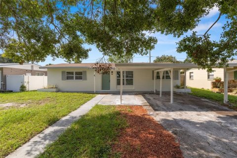 House in Saint Petersburg, Florida 3 bedrooms, 142.7 sq.m. № 1919594 - photo 23