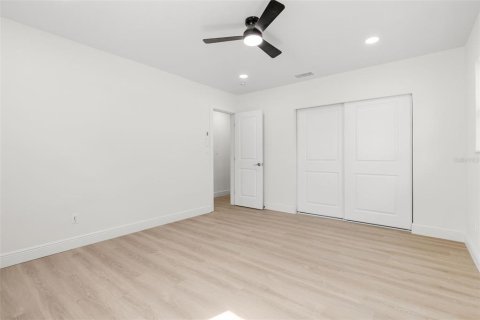 House in Saint Petersburg, Florida 3 bedrooms, 142.7 sq.m. № 1919594 - photo 21