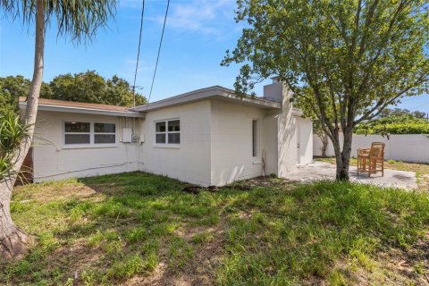 House in Saint Petersburg, Florida 3 bedrooms, 142.7 sq.m. № 1919594 - photo 28