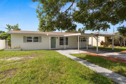 House in Saint Petersburg, Florida 3 bedrooms, 142.7 sq.m. № 1919594 - photo 1