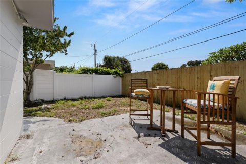 House in Saint Petersburg, Florida 3 bedrooms, 142.7 sq.m. № 1919594 - photo 26