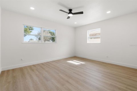 House in Saint Petersburg, Florida 3 bedrooms, 142.7 sq.m. № 1919594 - photo 20