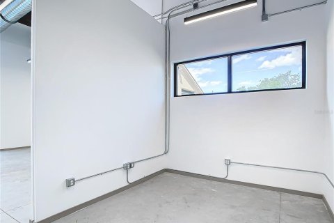 Commercial property in Winter Garden, Florida 281.03 sq.m. № 1561388 - photo 12