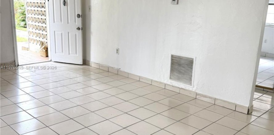 Apartment in Miami, Florida 2 bedrooms, 74.32 sq.m. № 2040508