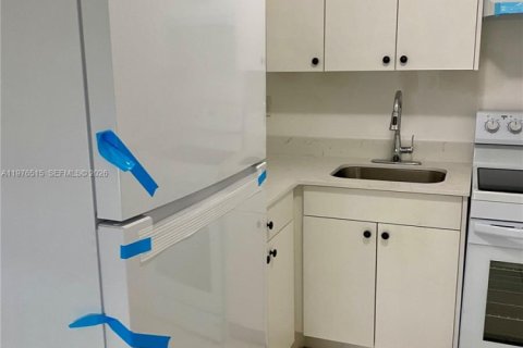 Apartment in Miami, Florida 2 bedrooms, 74.32 sq.m. № 2040508 - photo 9