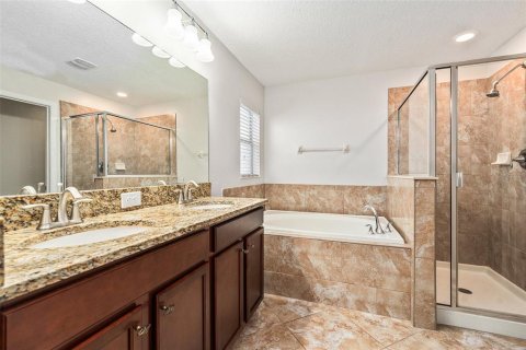 House in Ruskin, Florida 4 bedrooms, 177.26 sq.m. № 1912640 - photo 27