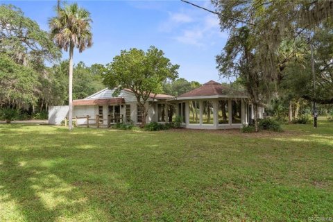 Commercial property in Inglis, Florida 707.36 sq.m. № 2212616 - photo 9