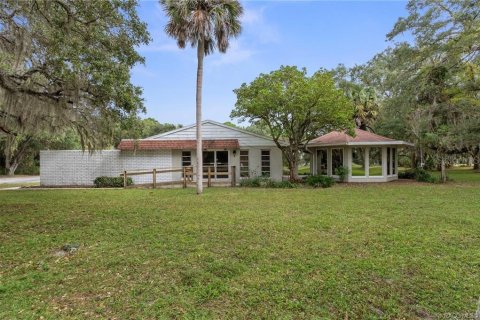 Commercial property in Inglis, Florida 707.36 sq.m. № 2212616 - photo 7
