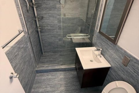 Condo in Miami, Florida, 2 bedrooms  № 1994712 - photo 30