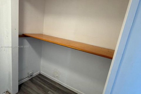 Condo in Miami, Florida, 2 bedrooms  № 1994712 - photo 29