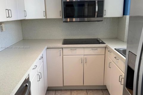 Condo in Miami, Florida, 2 bedrooms  № 1994712 - photo 25