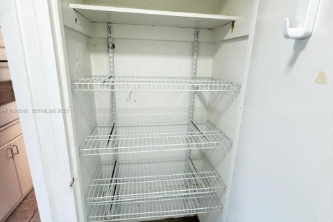 Condo in Miami, Florida, 2 bedrooms  № 1994712 - photo 23