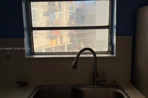 Condo in Miami, Florida, 2 bedrooms  № 1994712 - photo 26