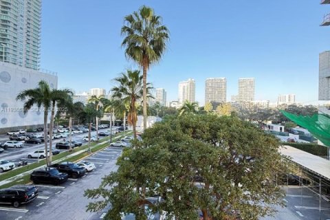 Condo in Miami, Florida, 2 bedrooms  № 1994712 - photo 20