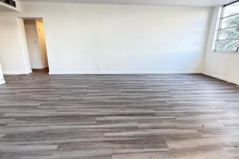 Condo in Miami, Florida, 2 bedrooms  № 1994712 - photo 22