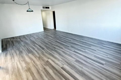 Condo in Miami, Florida, 2 bedrooms  № 1994712 - photo 21