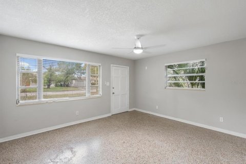 Villa ou maison à louer à Tampa, Floride: 3 chambres, 104.98 m2 № 2396025 - photo 4
