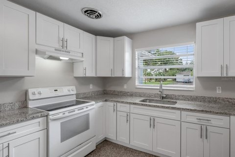 Villa ou maison à louer à Tampa, Floride: 3 chambres, 104.98 m2 № 2396025 - photo 7