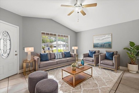House in Vero Beach, Florida 3 bedrooms, 111.48 sq.m. № 2181844 - photo 5