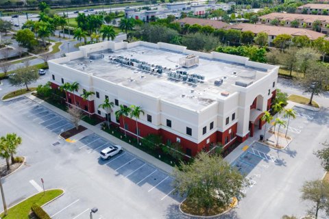 Commercial property in Wellington, Florida № 1060073 - photo 1