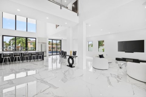Villa ou maison à vendre à Pompano Beach, Floride: 4 chambres, 372.17 m2 № 2173211 - photo 4