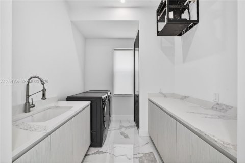 Villa ou maison à vendre à Pompano Beach, Floride: 4 chambres, 372.17 m2 № 2173211 - photo 23