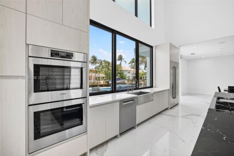 Villa ou maison à vendre à Pompano Beach, Floride: 4 chambres, 372.17 m2 № 2173211 - photo 14