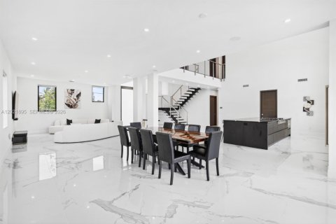 Villa ou maison à vendre à Pompano Beach, Floride: 4 chambres, 372.17 m2 № 2173211 - photo 11