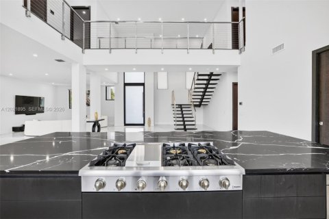 Villa ou maison à vendre à Pompano Beach, Floride: 4 chambres, 372.17 m2 № 2173211 - photo 17