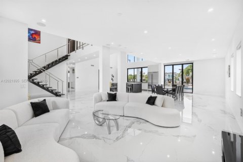 Villa ou maison à vendre à Pompano Beach, Floride: 4 chambres, 372.17 m2 № 2173211 - photo 8