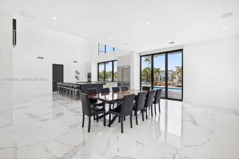 Villa ou maison à vendre à Pompano Beach, Floride: 4 chambres, 372.17 m2 № 2173211 - photo 10