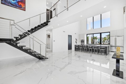 Villa ou maison à vendre à Pompano Beach, Floride: 4 chambres, 372.17 m2 № 2173211 - photo 5