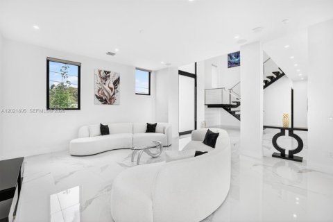 Villa ou maison à vendre à Pompano Beach, Floride: 4 chambres, 372.17 m2 № 2173211 - photo 9