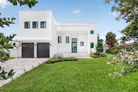 Villa ou maison à vendre à Pompano Beach, Floride: 4 chambres, 372.17 m2 № 2173211 - photo 3