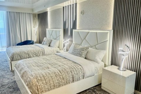 Hotel en venta en Sunny Isles Beach, Florida, 51.19 m2 № 1984012 - foto 4