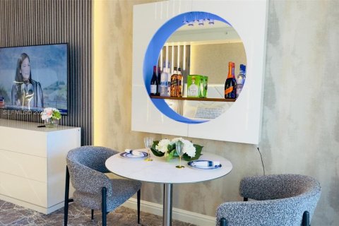 Hotel en venta en Sunny Isles Beach, Florida, 51.19 m2 № 1984012 - foto 8