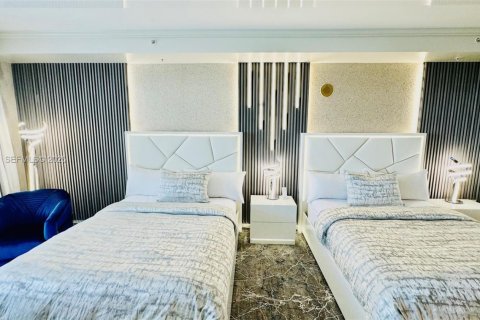 Hotel en venta en Sunny Isles Beach, Florida, 51.19 m2 № 1984012 - foto 30