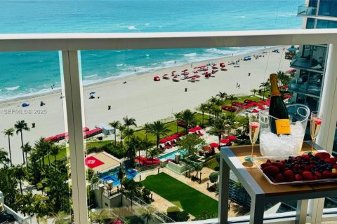 Hotel en venta en Sunny Isles Beach, Florida, 51.19 m2 № 1984012 - foto 14