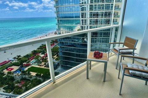 Hotel en venta en Sunny Isles Beach, Florida, 51.19 m2 № 1984012 - foto 16