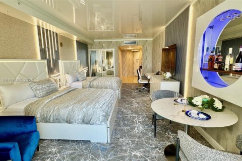 Hotel en venta en Sunny Isles Beach, Florida, 51.19 m2 № 1984012 - foto 6