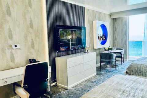 Hotel en venta en Sunny Isles Beach, Florida, 51.19 m2 № 1984012 - foto 11