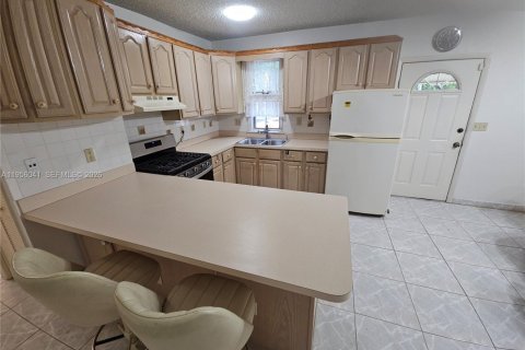 Casa en alquiler en Hollywood, Florida, 2 dormitorios, 79.71 m2 № 2009961 - foto 3