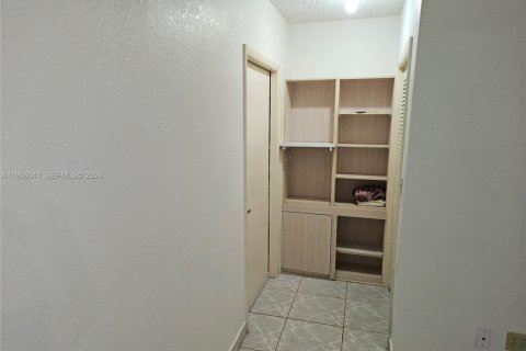 Casa en alquiler en Hollywood, Florida, 2 dormitorios, 79.71 m2 № 2009961 - foto 16